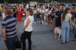 Люди на улицах, скриншот: Youtube