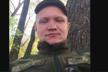 Молодий харків'янин з автоматом в руках загинув за Україну: "Мама чекала сина в гості, а привезуть в труні"