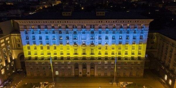 Киевский горсовет сменил цвет на один вечер – все ради родного флага