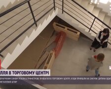 Подвал ТРЦ чуть не стал могилой для мамы с 1,5-годовалым малышом: "Провалились на три метра"