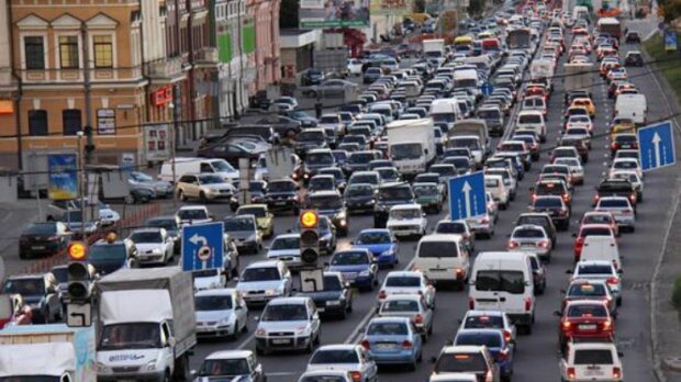 Киев поглотили пробки: где пересидеть и куда лучше не соваться