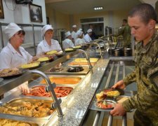 Скандал з харчуванням військових: оприлюднені цікаві документи