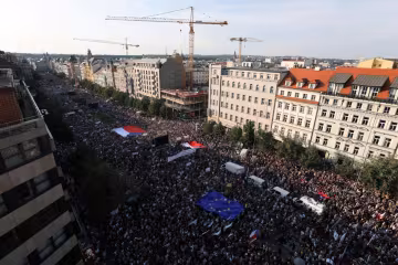 Столицю сколихнула наймасовіша за останні 30 років акція протесту: чого вимагають сотні тисяч мешканців