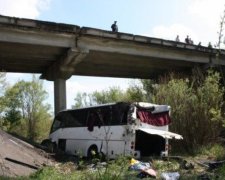 На Кіровоградщині автобус злетів з мосту (фото)