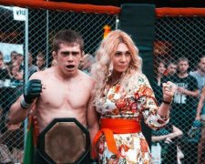 Це все Бог: росіянка побила власного сина відразу після поразки на рингу