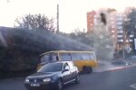 У маршрутки отпало колесо, кадр из видео
