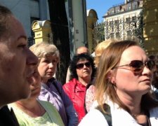 Солдатські матері та дружини вимагають від Порошенка демобілізації