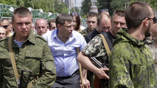 Дайте ему закусить: шакал Захарченко гуляет в Москве и заливает "горе"