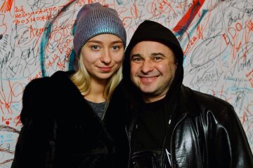 Виктор Павлик бросил беременную жену ради длинноногой красотки: еще и на гитаре ей сыграл