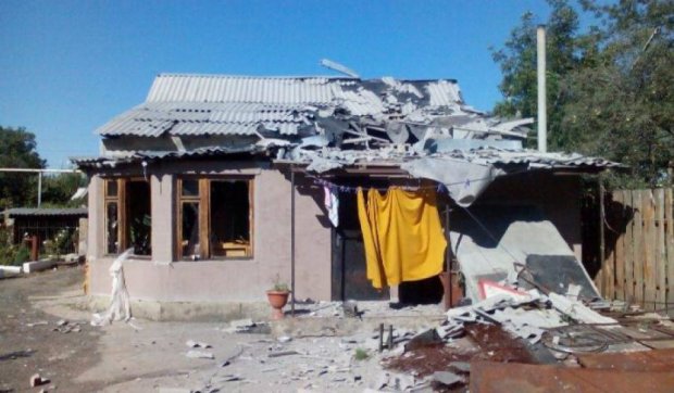 Последствия обстрелов на Донбассе (фото)