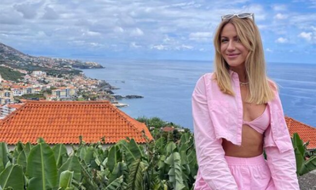 Леся Нікітюк у екстремальному міні зібралася в похід: шукає нареченого навіть в горах