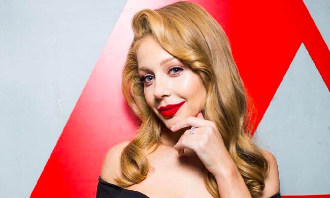 Тина Кароль игриво обнажила пикантную часть тела, Балану позавидует каждый