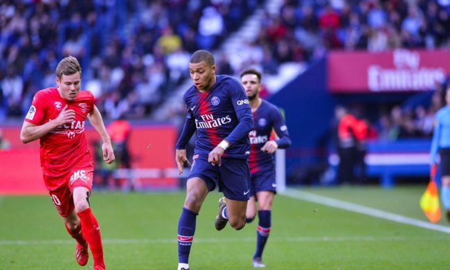 ПСЖ с дублем Мбаппе разгромил Ним: видео