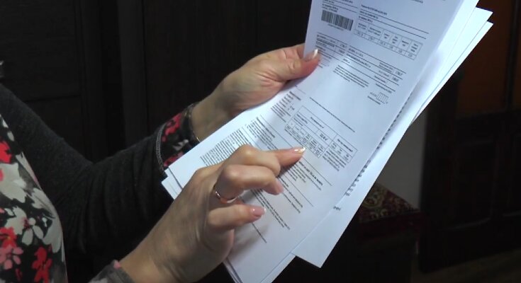 Платежки за коммуналку. Фото: скрин youtube