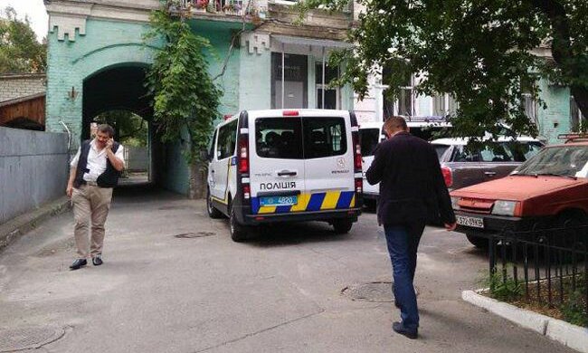 "Убью, ведьма старая": в Запорожье сын годами издевался над матерью