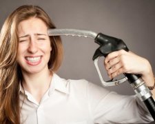 Ціни на бензин та пальне: українцям розповіли, яких сюрпризів чекати від АЗС