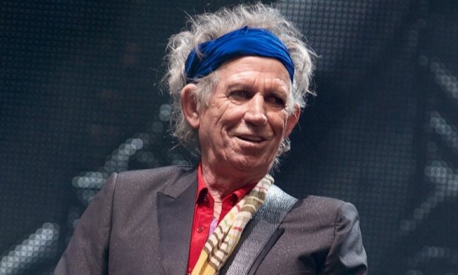 Гітарист The Rolling Stones дозволив понюхати свій прах