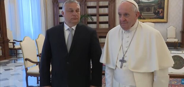 Папа Римский и Виктор Орбан, фото: скриншот из видео