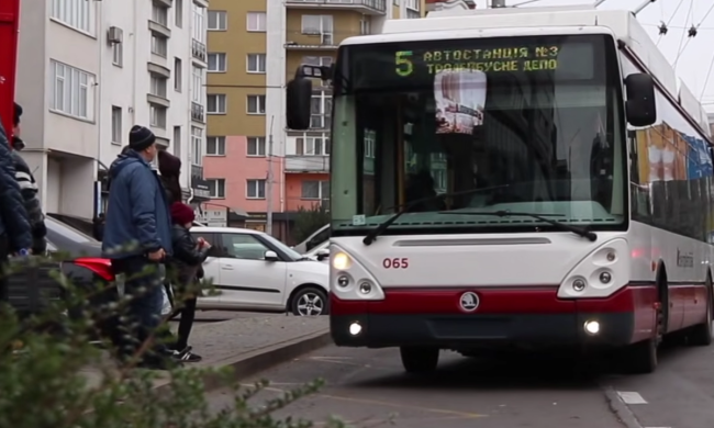 Общественный транспорт. Фото: скрин youtube