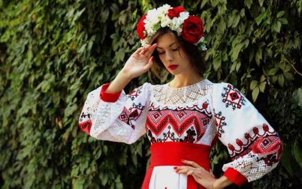 Сильні, бо разом: українці всього світу позують у вишиванках