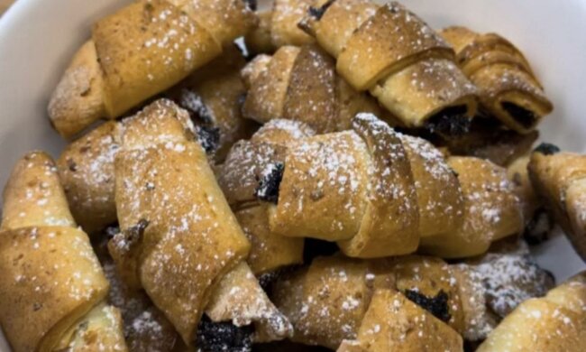 Сырные рогалики с начинкой: простая и недорогая выпечка, в которую вы влюбитесь, рецепт