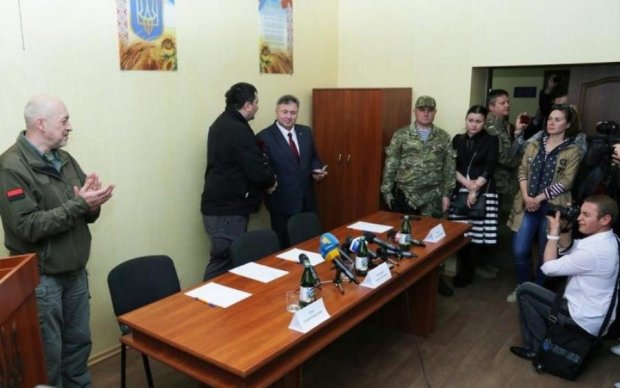 Крайні заходи: "зальоти" луганського губернатора дійшли до президента