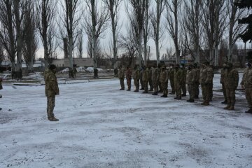 Хоробрим українським воїнам вручили відзнаки Командування ООС, фото: штаб ООС