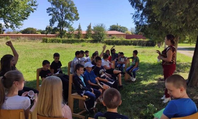 В Мукачево ученики занимаются на свежем воздухе, фото с Фейсбук