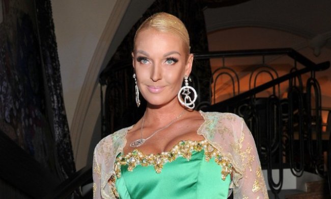 Волочкова розсмішила подарунками від залицяльника: щастя любить тишу