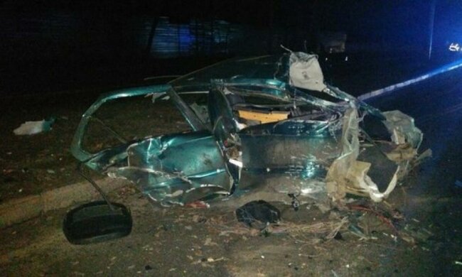У Харкові водія та автівку розірвало на частини (фото, відео)