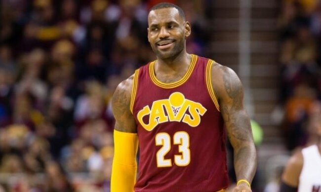 Леброн Джеймс ледь не вбив дружину гольфіста (відео)