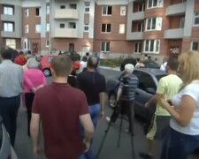 люди, скріншот з відео