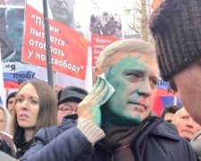 Марш Нємцова: Касьянова облили зеленкою