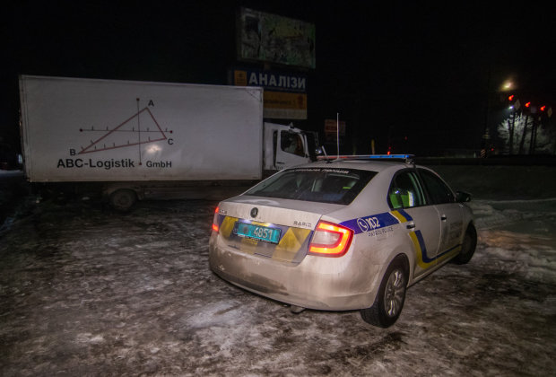Под Киевом произошло смертельное ДТП с грузовиками, разорвало на части: фото 18+