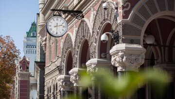 Зняття готівки в банкоматі: рекордний обсяг в Україні
