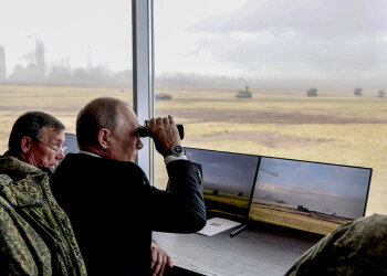 Путін на військових навчаннях, фото з вільних джерел