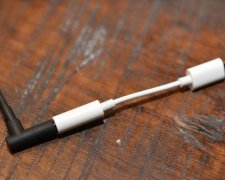 Apple позволит конкурентам пользоваться фирменным концом