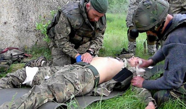 Солдат обучили тактике НАТО лечения в бою