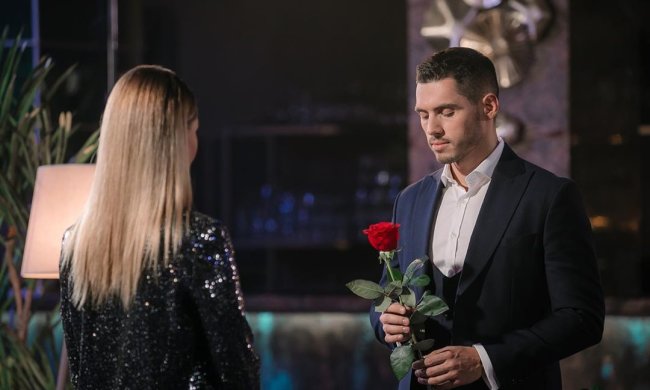 Переможниця Холостяка розповіла про дивацтва Добриніна: застрибнув на стілець і сміявся на все приміщення