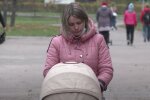 Молодая мама. Фото: скрин youtube