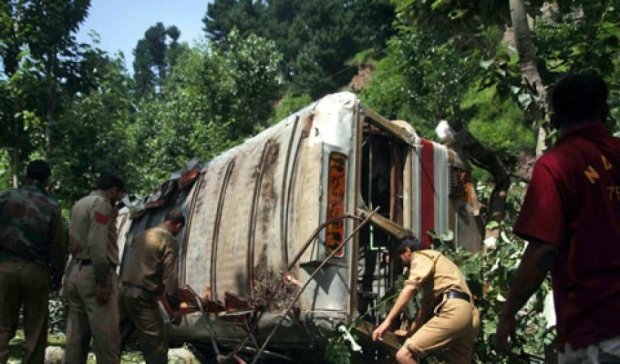 В кровавом ДТП в Индии погибли 23 человека