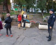 Восемь детей взаперти: украинцев шокировал поступок родителей-палачей