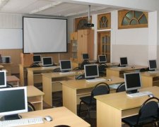 Директор школи обікрав дітей на 180 тис гривень