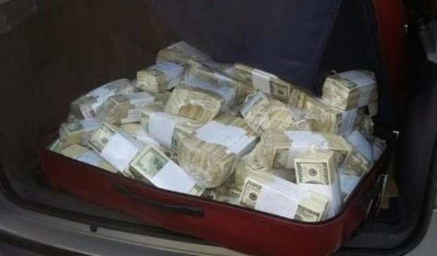 Аргентинского экс- министра задержали при попытке зарыть 8,5 млн. долларов