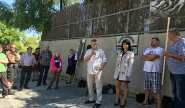 Активисты выступили против Порошенко в Праге