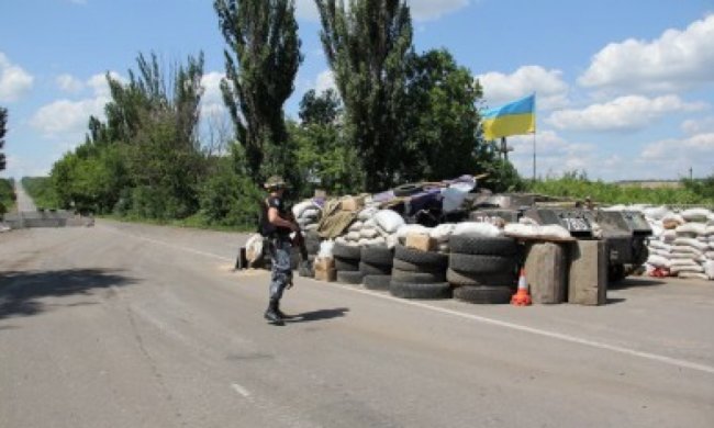 Національна поліція розбирає блокпости під Луганськом
