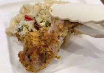 Курица с овощами и рисом, кадр из видео