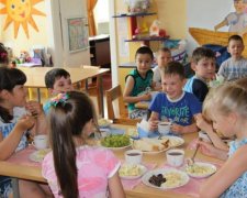 В украинском лагере детей морили голодом ради наживы