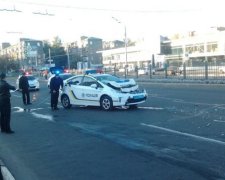 У Харкові машина патрульних потрапила в аварію (фото)