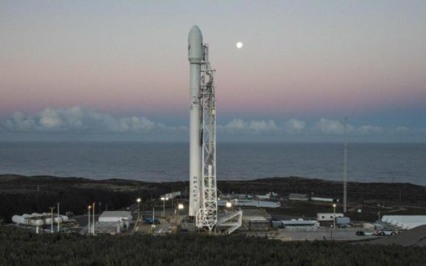 Ракета Falcon 9 с секретным грузом не вышла на связь